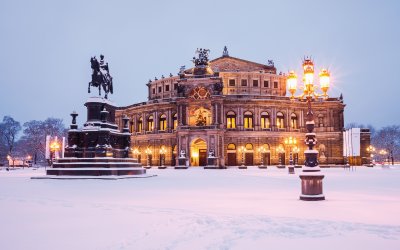 Winterliches Dresden - Semperoper © Alexander Erdbeer-fotolia.com