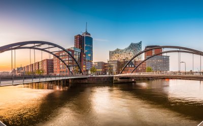 am Hafen von Hamburg © powell83 - stock.adobe.com