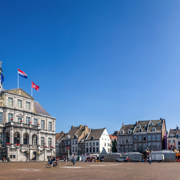 Maastricht - Rathaus und Marktplatz  - © Sina Ettmer - stock.adobe.com