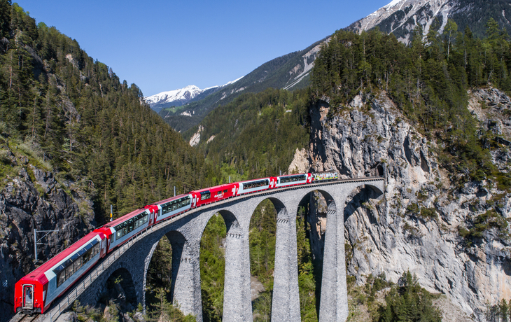 Bernina Express auf dem Landwasserviadukt