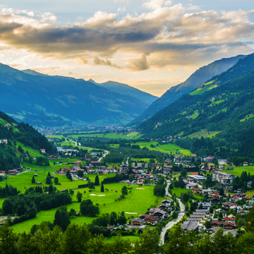 Bad Gastein nahe Salzburg - © dudlajzov - stock.adobe.com