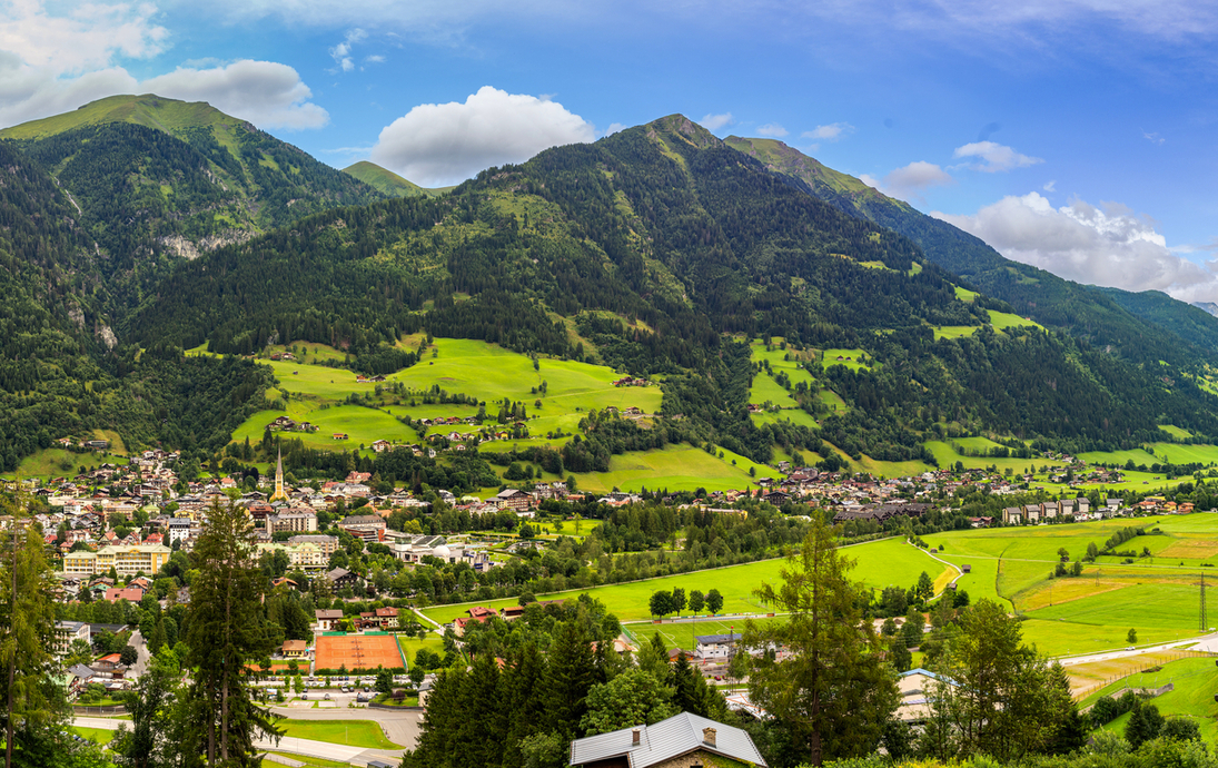 Panorama von Bad Hofgastein - eine Kur- und Wintersportort im Gasteinertal in Österreich