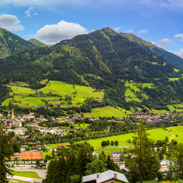 Panorama von Bad Hofgastein - eine Kur- und Wintersportort im Gasteinertal in Österreich - © Harald Schindler - stock.adobe.com