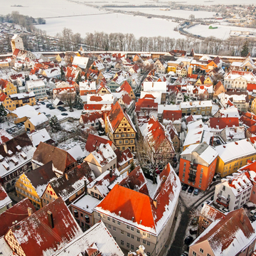 winterliches Nördlingen - © shujaa_777 - stock.adobe.com