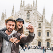 Selfie vor dem Mailänder Dom - ©oneinchpunch - stock.adobe.com