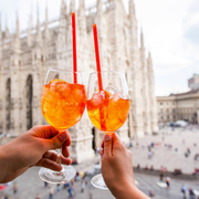Gläser mit Aperol Spritz vor dem Mailänder Dom - © rh2010 - stock.adobe.com