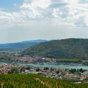 Blick auf Tournon-sur-Rhône und Tain-l'Hermitage - ©jojojo07 - stock.adobe.com