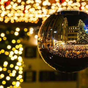 Innsbrucker Weihnachtskugel - ©gelilewa - stock.adobe.com