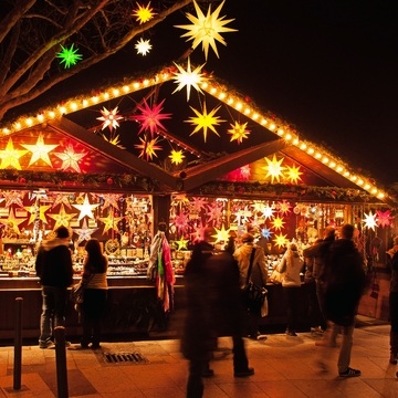 Weihnachtsmarkt in Stuttgart, Deutschland - © ksfotodesign - stock.adobe.com