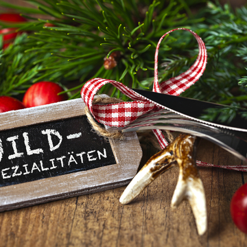 Wildspezialitäten auf eine Kreidetafel geschrieben - ©Brigitte Bonaposta - stock.adobe.com