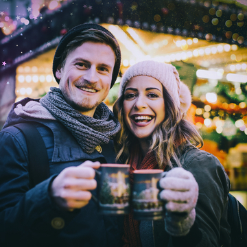 auf dem Weihnachtsmarkt - © hailey_copter - stock.adobe.com