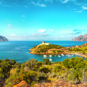 Girolata auf der als Naturschutzgebiet ausgewiesenen Halbinsel La Scandola - © pilat666 - stock.adobe.com