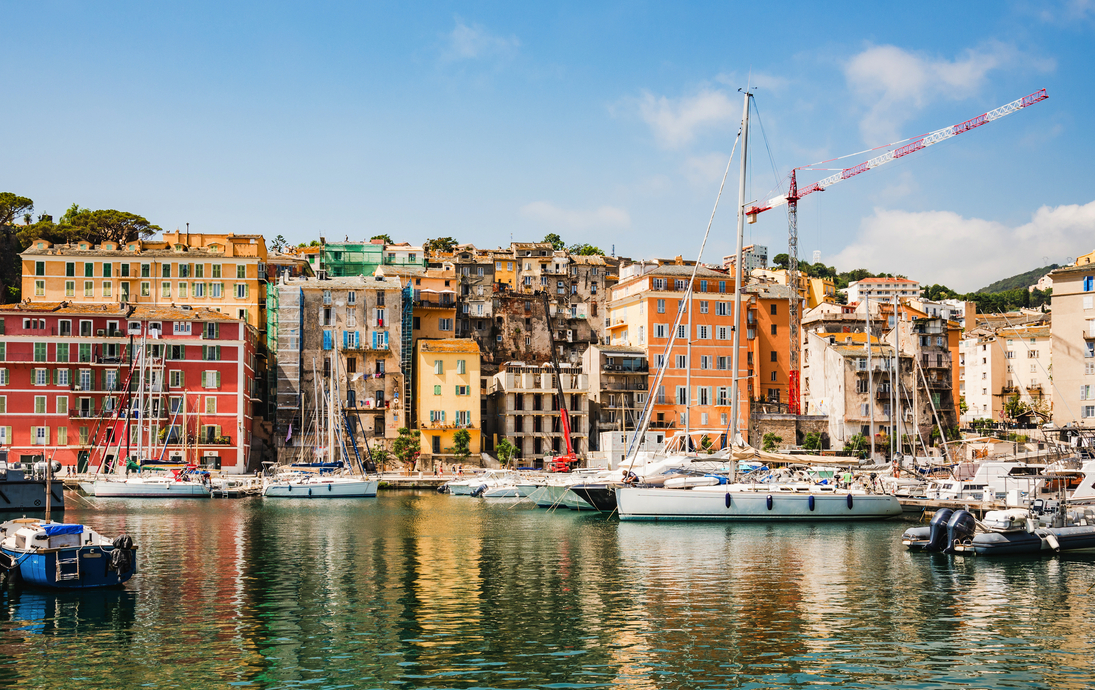 Panoramablick auf die Altstadt und den Hafen von Porto-Vecchio