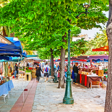 Markt mit lokalen Spezialitäten in Ajaccio - © efesenko - stock.adobe.com
