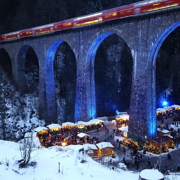Weihnachtsmarkt in der Ravennaschlucht, Schwarzwald - © Sigrid - stock.adobe.com