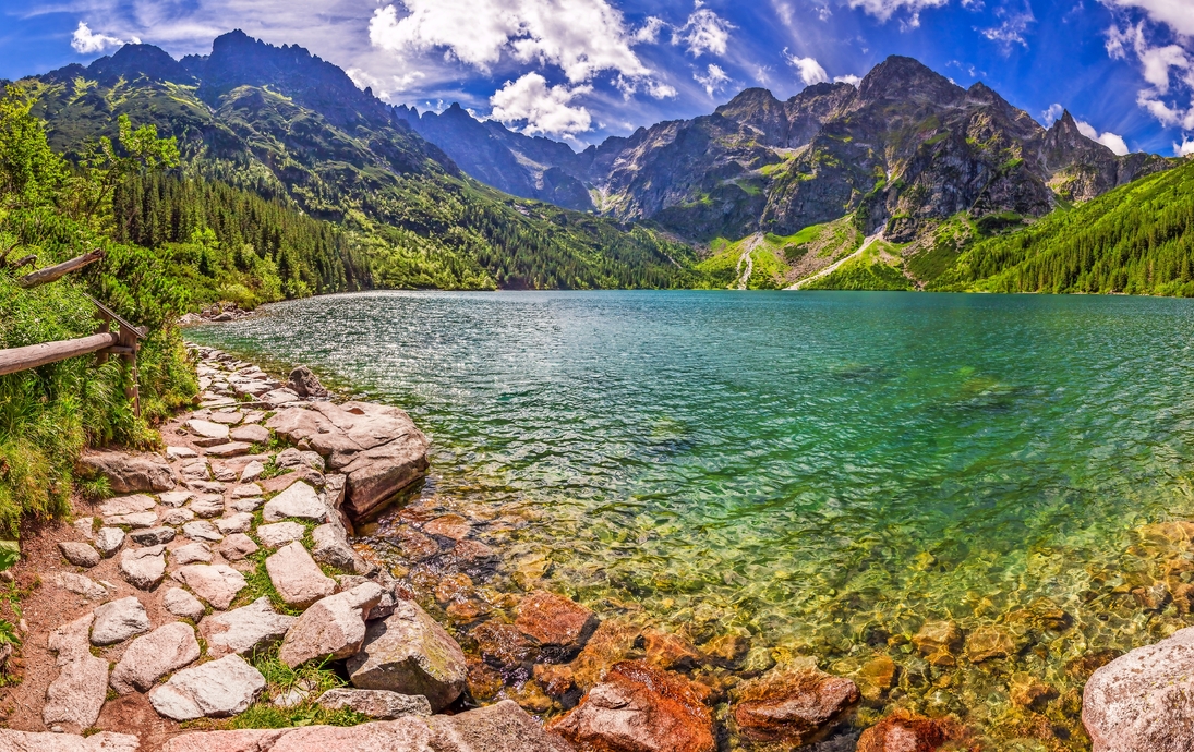 Panorama von Teich in der Tatra Berge, Polen