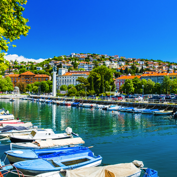 Hafen von Rijeka mit Blick auf Kastell von Trsat - © ilijaa - stock.adobe.com