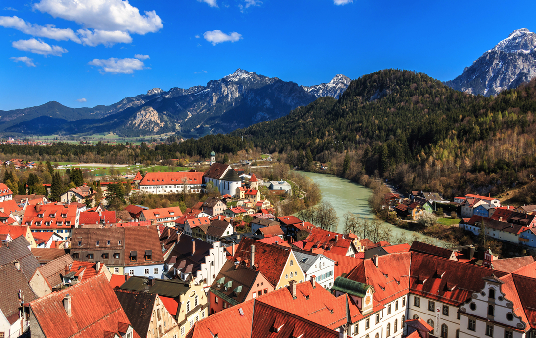 Blick auf die Berglandschaft in Füssen
