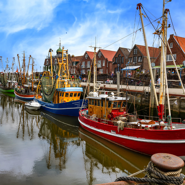 Hafen von Neuharlingersiel - © Comofoto - stock.adobe.com