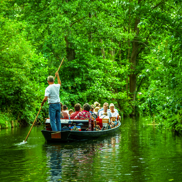 Kanufahrt im Spreewald bei Lübbenau - © Sina Ettmer - stock.adobe.com