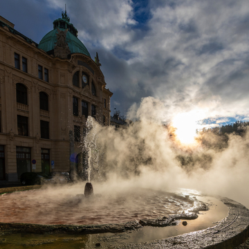 Karlsbad in Tschechien - an jeder Ecke sprudelt das heiße Heilwasser aus den Quellen - © Jørgson Photography - stock.adobe.com