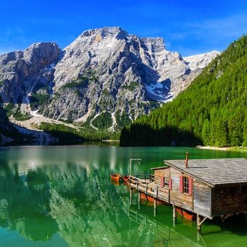 Pragser Wildsee in den Dolomiten, Italien - ©Simon Dannhauer - stock.adobe.com