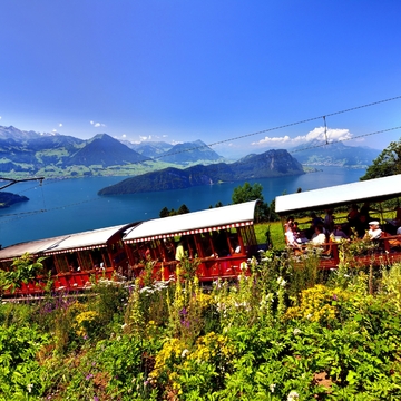 Rigibahn mit Sicht auf den Vierwaldstättersee und die Voralpen - © suteracher - stock.adobe.com