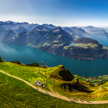 Aussicht auf den Vierwaldstättersee mit Rigi und Pilatus, Brunnenstadt vom Fronalpstock