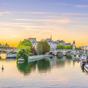 Sonnenaufgangsansicht der Skyline der Altstadt in Paris - © f11photo - stock.adobe.com