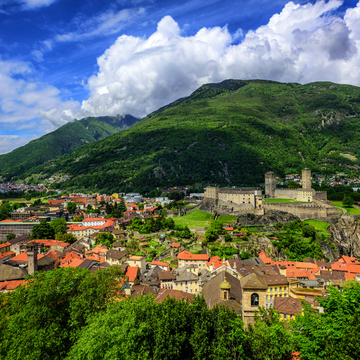 Bellinzona in den Schweizer Alpen - ©Boris Stroujko - stock.adobe.com