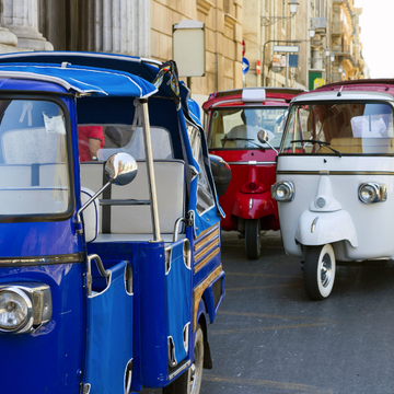 Tuk-Tuks in den Straßen von Palermo, - © skovalsky - stock.adobe.com