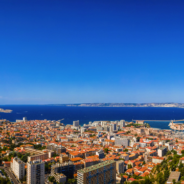 Luftaufnahme der Basilika Notre-Dame-de-la-Garde in Marseille - © Alexey Fedorenko - stock.adobe.com
