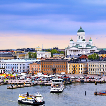 Helsinki mit Kathedrale und Hafen - © Elina - stock.adobe.com