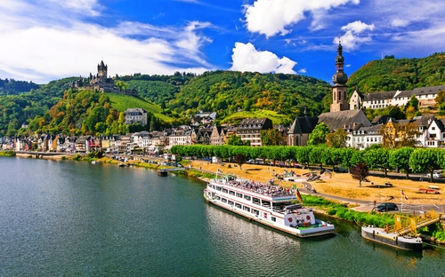 Fluss für Fluss per Schiff und Bus