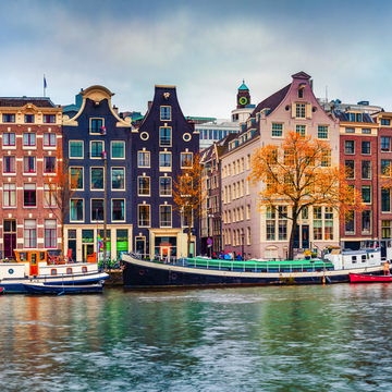 Panoramablick auf die Stadt Amsterdam im Herbst.  - © Andrew Mayovskyy - stock.adobe.com