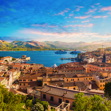 Altstadt und Hafen Portoferraio auf der Insel Elba - © Balate Dorin - stock.adobe.com