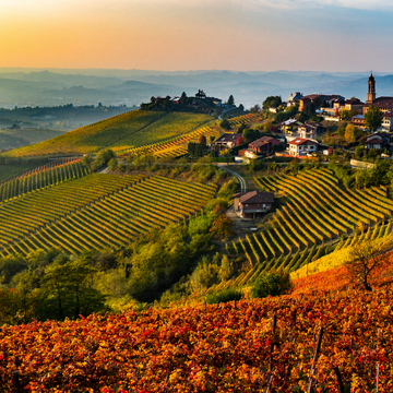 italienisches Dorf aus der Region Langhe im Piemont, Italien - ©Florian - stock.adobe.com