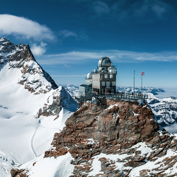 Sphinx-Observatorium auf dem Jungfraujoch - © Aerial Film Studio - stock.adobe.com