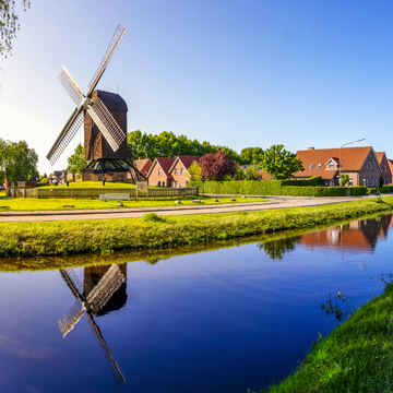 älteste Bockwindmühle im Emsland in Papenburg - © Sina Ettmer - stock.adobe.com