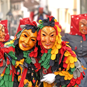 Hexen und Hansele bei der Offenburger Fastnacht im Schwarzwald, Deutschland