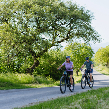 E-Bike-Reise - © Halfpoint - stock.adobe.com
