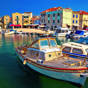 Vodice an der dalmatinischen Küste Kroatiens - ©xbrchx - stock.adobe.com