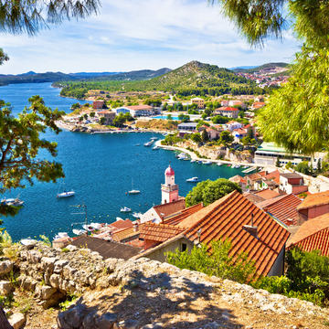 Küste von Šibenik an der kroatischen Adriaküste - ©xbrchx - stock.adobe.com